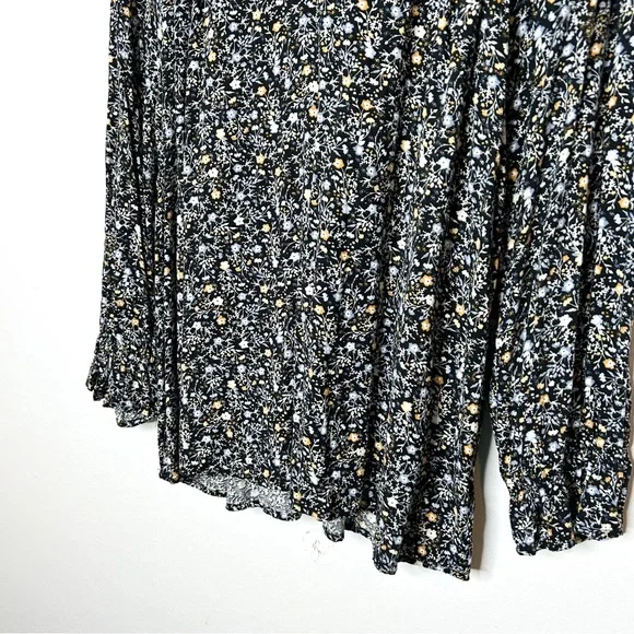 Angels Forever Young Floral Print Bell Sleeve Blouse Plus Size 1X‎ - Picture 3 of 7